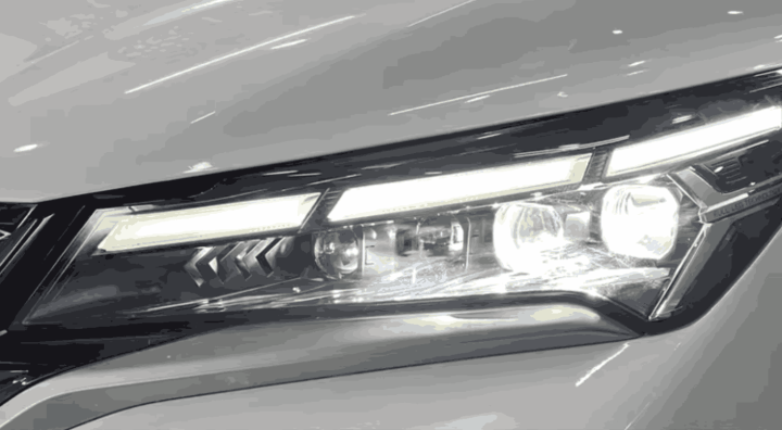 Nâng cấp đèn pha laser Geely Coolray